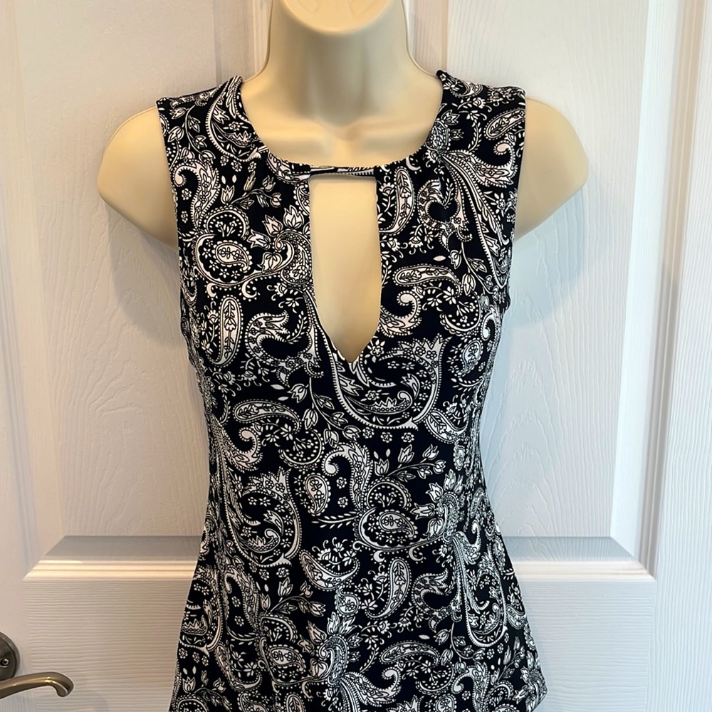 BLACK AND WHITE KEYHOLE EXPRESS TANK - Picture 2 of 3